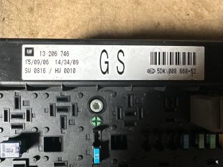 bontott OPEL ASTRA H Biztosítéktábla Motortér