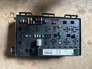 bontott OPEL ASTRA H Biztosítéktábla Motortér