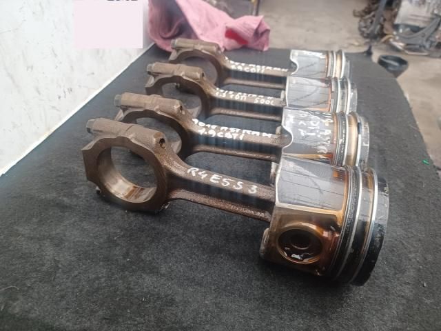 bontott OPEL ASTRA H Dugattyú