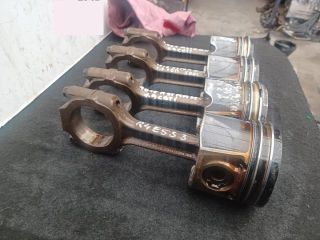 bontott OPEL ASTRA H Dugattyú