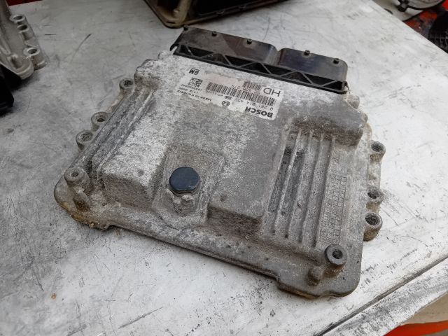 bontott OPEL ASTRA H Motorvezérlő