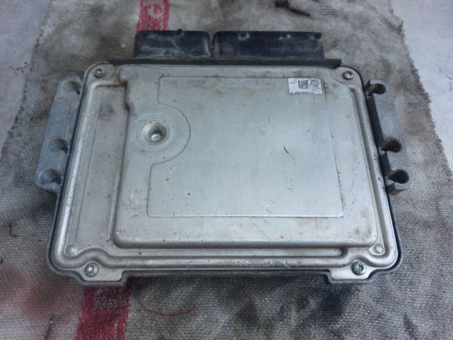 bontott OPEL ASTRA H Motorvezérlő