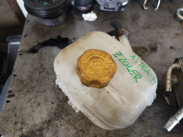 bontott OPEL ASTRA H Kiegyenlítő Tartály