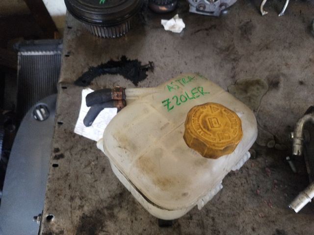 bontott OPEL ASTRA H Kiegyenlítő Tartály