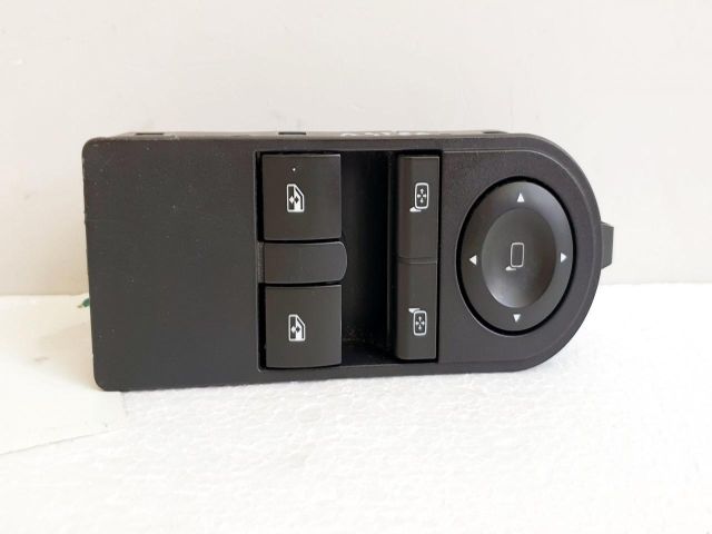 bontott OPEL ASTRA H Bal első Ablakemelő Kapcsoló