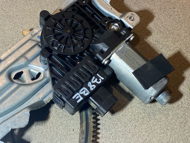 bontott OPEL ASTRA H Bal első Ablakemelő Szerkezet (Elektromos)