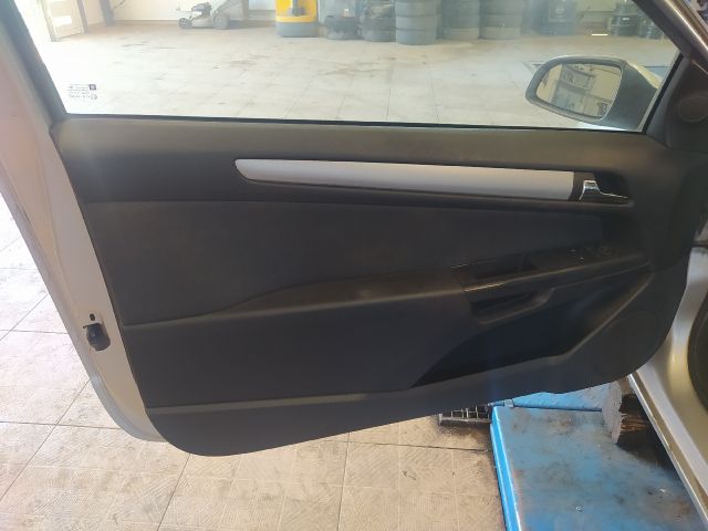 bontott OPEL ASTRA H Bal első Fejtámla