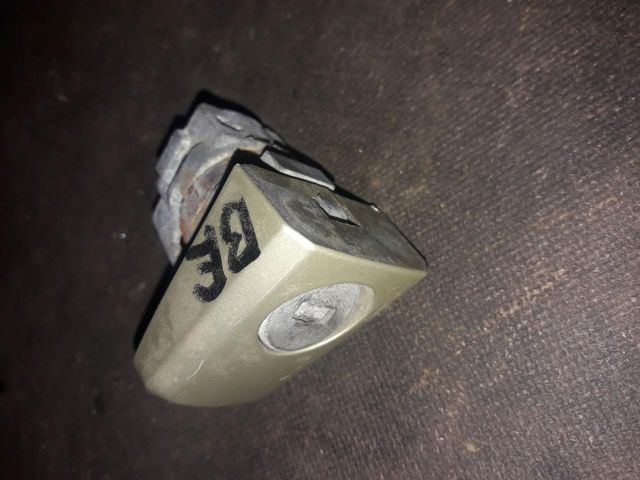 bontott OPEL ASTRA H Bal első Zárbetét