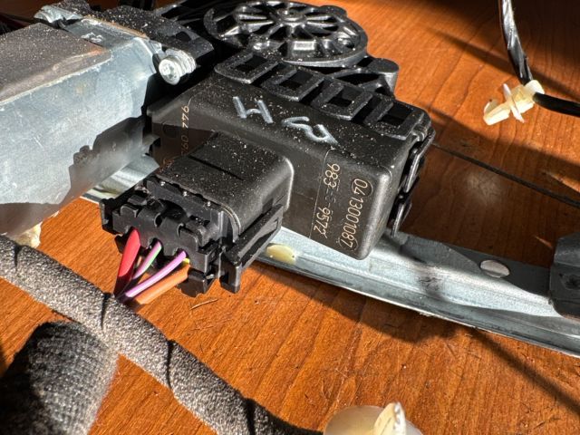 bontott OPEL ASTRA H Bal hátsó Ablakemelő Szerkezet (Elektromos)