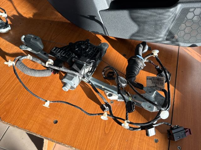 bontott OPEL ASTRA H Bal hátsó Ablakemelő Szerkezet (Elektromos)