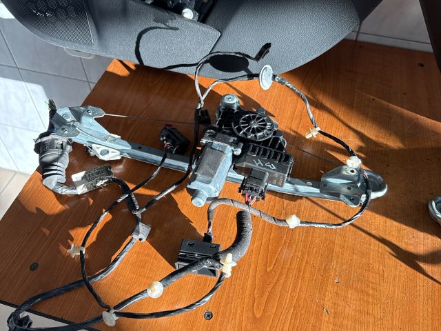 bontott OPEL ASTRA H Bal hátsó Ablakemelő Szerkezet (Elektromos)