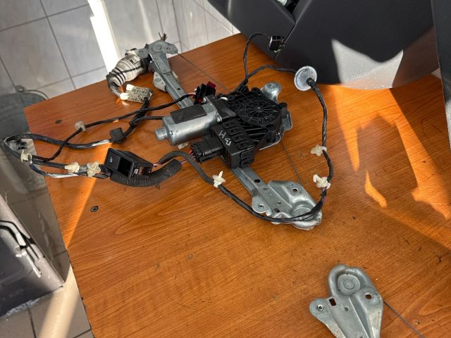 bontott OPEL ASTRA H Bal hátsó Ablakemelő Szerkezet (Elektromos)