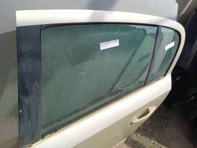 bontott OPEL ASTRA H Bal hátsó Ajtó (Részeivel)
