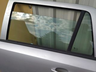 bontott OPEL ASTRA H Bal hátsó Ajtó (Részeivel)