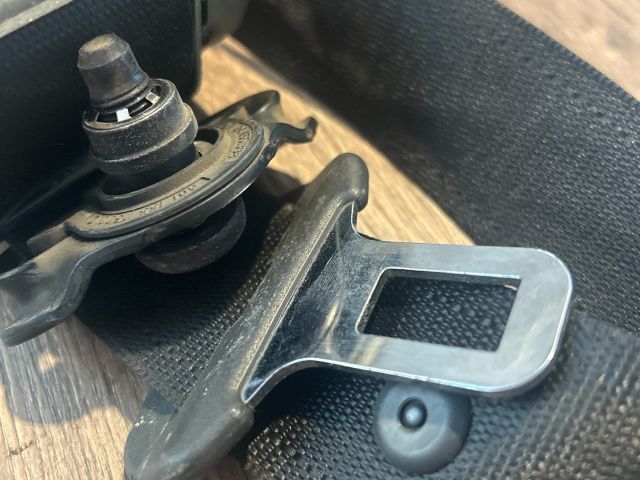 bontott OPEL ASTRA H Bal hátsó Biztonsági Öv