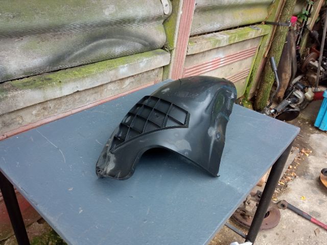 bontott OPEL ASTRA H Bal hátsó Hátsó Dobbetét (Kerékjárati, Műanyag)