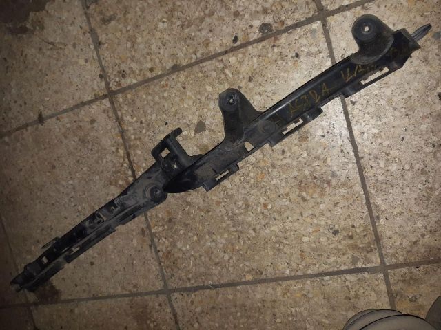 bontott OPEL ASTRA H Bal hátsó Lökhárító Tartó (Műanyag)