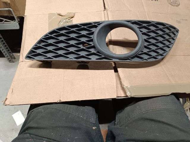 bontott OPEL ASTRA H Bal Ködlámpa Rács