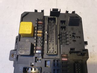 bontott OPEL ASTRA H Biztosítéktábla Csomagtér