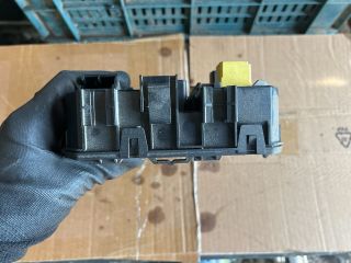 bontott OPEL ASTRA H Biztosítéktábla Csomagtér