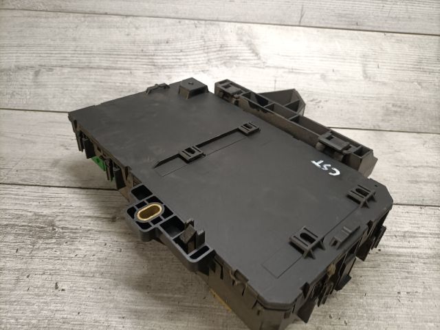 bontott OPEL ASTRA H Biztosítéktábla Csomagtér