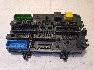 bontott OPEL ASTRA H Biztosítéktábla Csomagtér