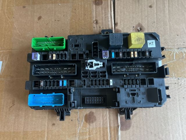 bontott OPEL ASTRA H Biztosítéktábla Csomagtér