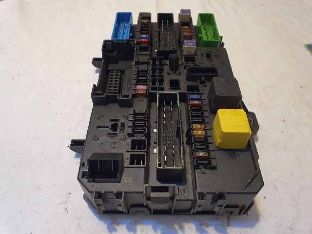 bontott OPEL ASTRA H Biztosítéktábla Csomagtér