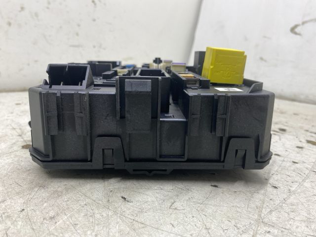 bontott OPEL ASTRA H Biztosítéktábla Csomagtér