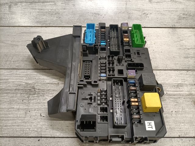 bontott OPEL ASTRA H Biztosítéktábla Csomagtér