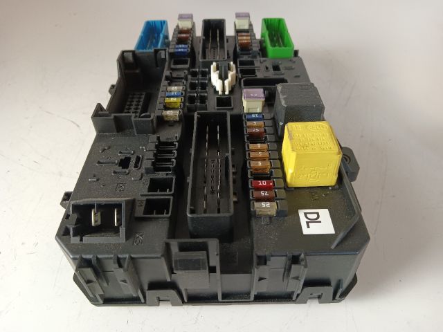 bontott OPEL ASTRA H Biztosítéktábla Csomagtér