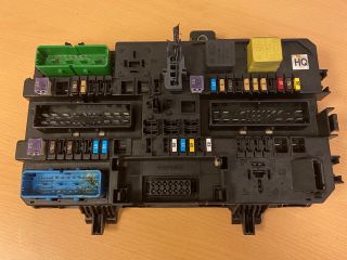 bontott OPEL ASTRA H Biztosítéktábla Csomagtér