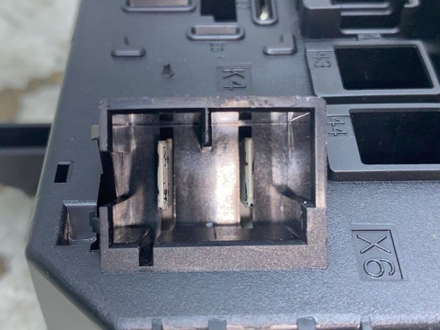 bontott OPEL ASTRA H Biztosítéktábla Csomagtér