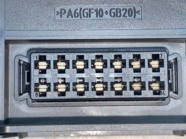 bontott OPEL ASTRA H Biztosítéktábla Csomagtér