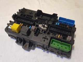 bontott OPEL ASTRA H Biztosítéktábla Csomagtér