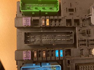 bontott OPEL ASTRA H Biztosítéktábla Csomagtér