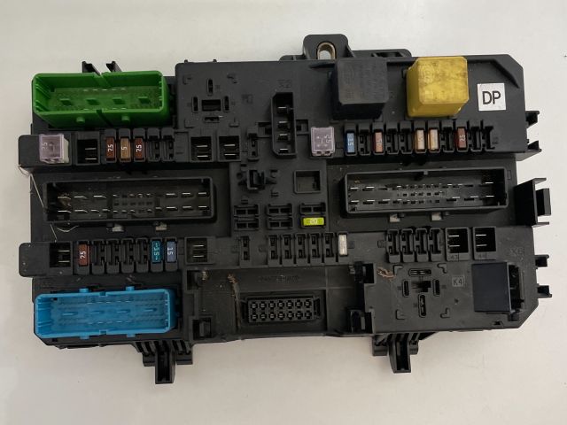 bontott OPEL ASTRA H Biztosítéktábla Csomagtér