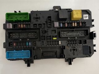 bontott OPEL ASTRA H Biztosítéktábla Csomagtér