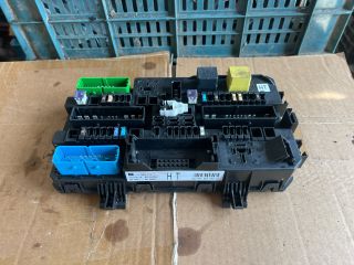 bontott OPEL ASTRA H Biztosítéktábla Csomagtér