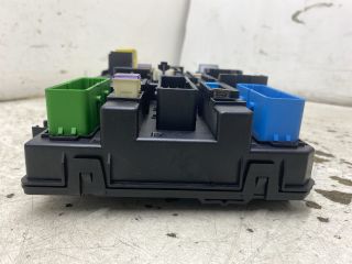 bontott OPEL ASTRA H Biztosítéktábla Csomagtér