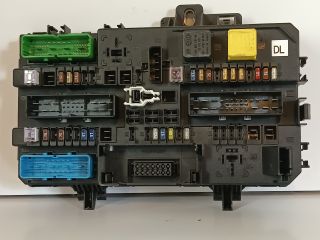 bontott OPEL ASTRA H Biztosítéktábla Csomagtér