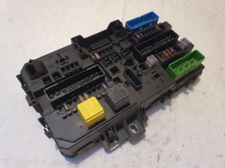 bontott OPEL ASTRA H Biztosítéktábla Csomagtér