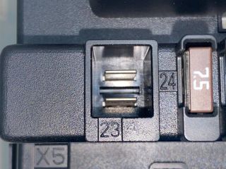 bontott OPEL ASTRA H Biztosítéktábla Csomagtér