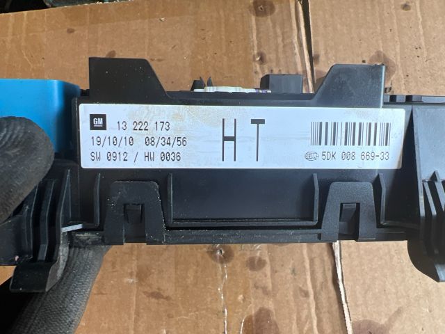 bontott OPEL ASTRA H Biztosítéktábla Csomagtér