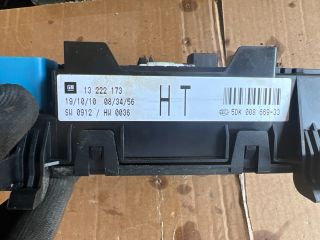 bontott OPEL ASTRA H Biztosítéktábla Csomagtér