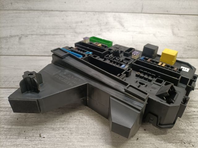 bontott OPEL ASTRA H Biztosítéktábla Csomagtér