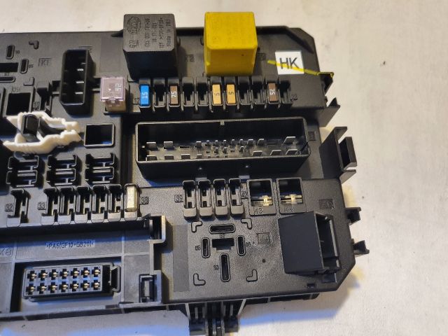 bontott OPEL ASTRA H Biztosítéktábla Csomagtér