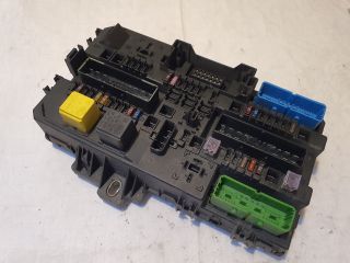 bontott OPEL ASTRA H Biztosítéktábla Csomagtér