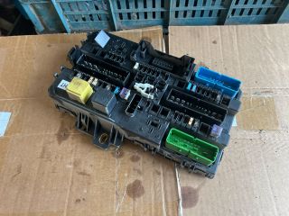 bontott OPEL ASTRA H Biztosítéktábla Csomagtér