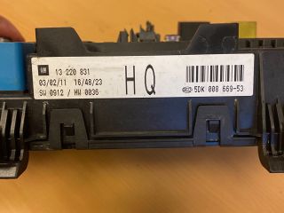 bontott OPEL ASTRA H Biztosítéktábla Csomagtér